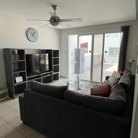 2 Bedroom Kapparis App With Wifi شقة