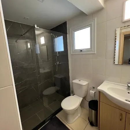 2 Bedroom Kapparis App With Wifi *